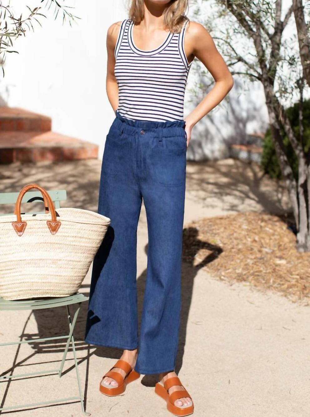 NEW MULTIPLES women's zip front flare leg crop jeans in indigo